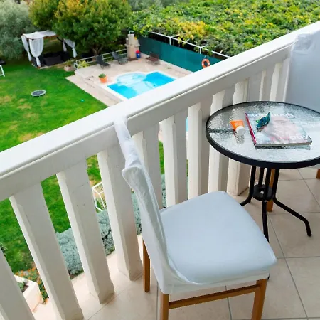 Cozy In Ploce With Shared Pool Villa *