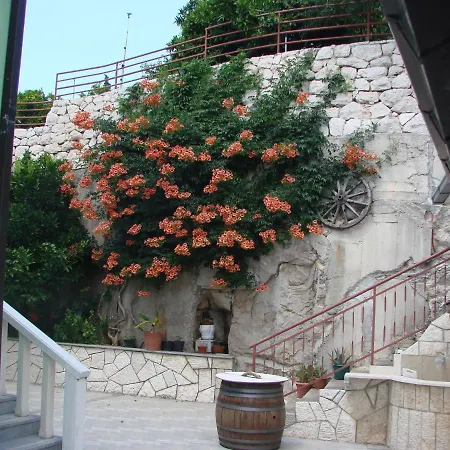 Cozy In Ploce With Shared Pool * Ploce (Dubrovnik-Neretva)