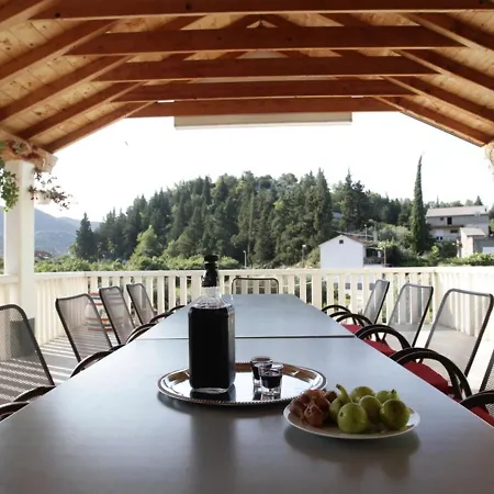 Vila Cozy In Ploce With Shared Pool