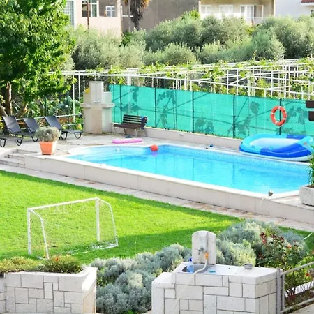 Cozy In Ploce With Shared Pool Vila